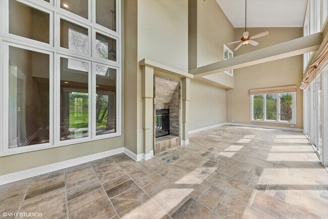 Building Photo - 15020 King Dr