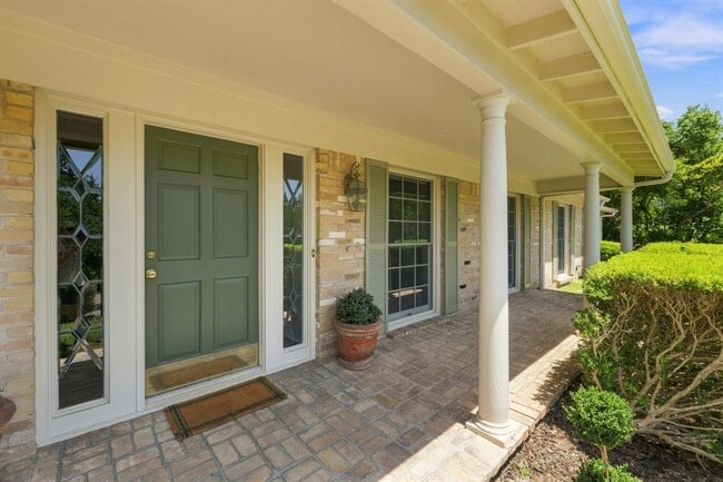 Building Photo - 2802 Pecos St