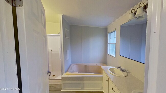 Building Photo - 20 Deer Ridge Dr W