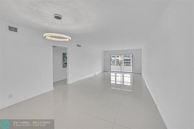Building Photo - 3005 Portofino Isle