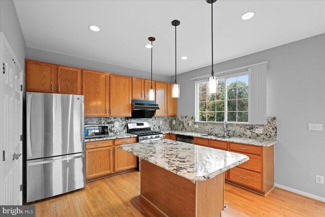 Building Photo - 6350 Regal Oak Dr