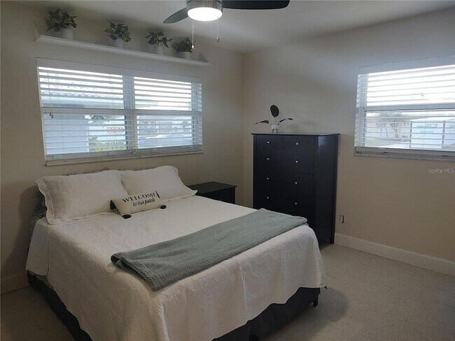 Building Photo - 4165 13th Ln NE