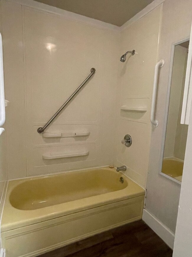 Building Photo - STUDENTS WELCOME! Sprawling Ranch Style 3 Bedroom 3 Bath Home w/ finished basement in Midtown For...