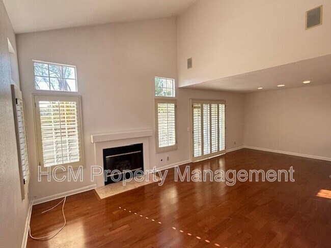 Building Photo - 46 Almador