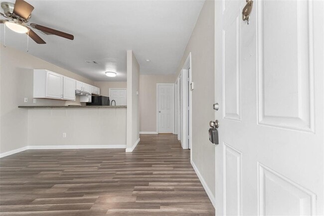 Primary Photo - 516 Hollyhock st