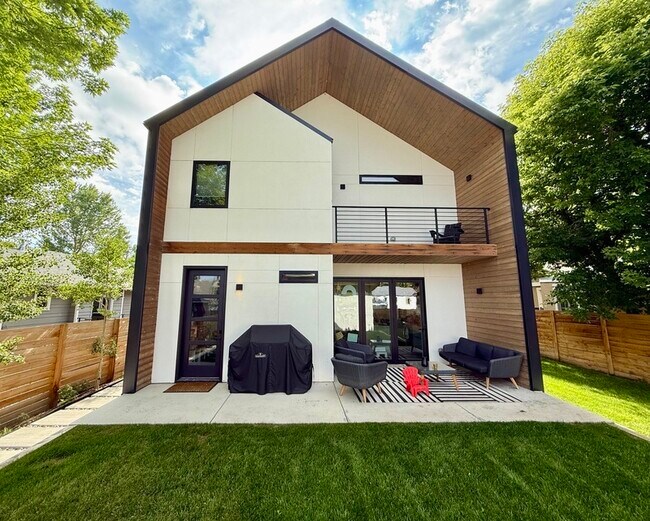 Building Photo - 4465 Zenobia St