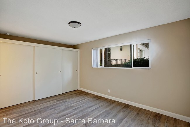 Building Photo - 2320 De La Vina St