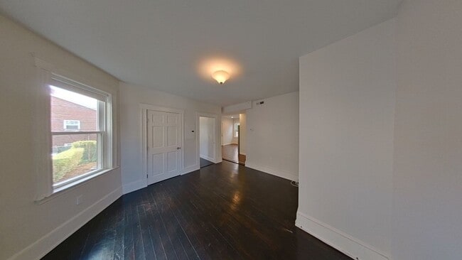 Building Photo - 10 Bayside St