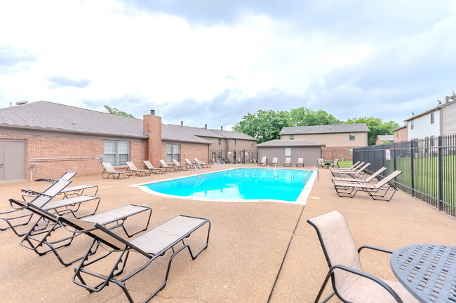 Building Photo - Fantastic Brentwood Location! Community po...