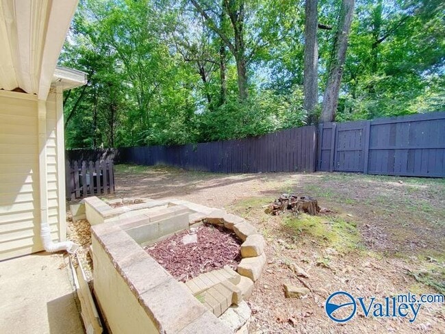 Building Photo - 12005 Greenleaf Dr SE