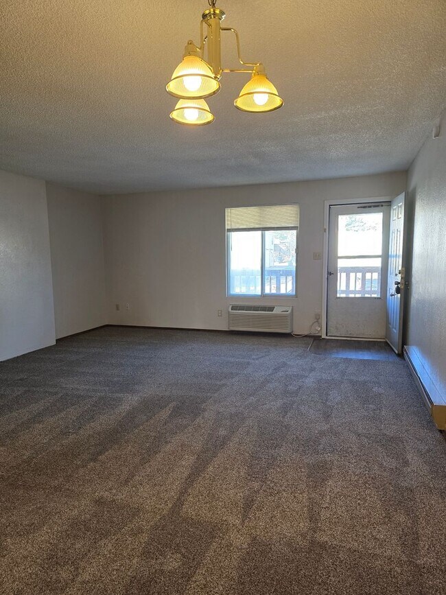 Building Photo - 1 Bed 1 Bath Apt.