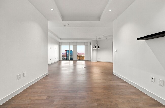 Building Photo - Stunning North Strip/City views from this UNFURNISHED 1+Den/1.5ba residence.