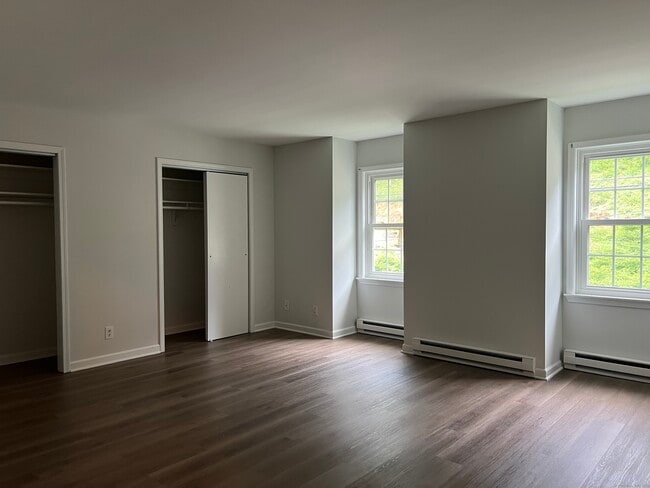 Building Photo - 106 Grove St