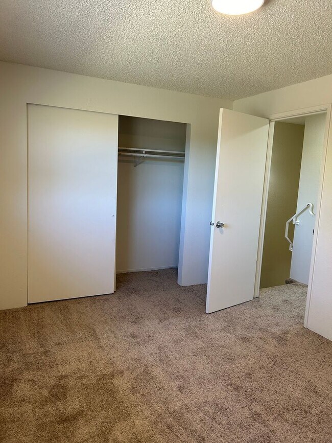 Building Photo - (749) Jackson Square - 2 Bedroom / 1.5 Bat...