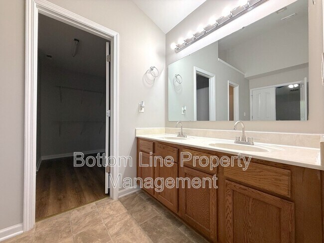 Building Photo - 5622 Wallace Cabin Dr