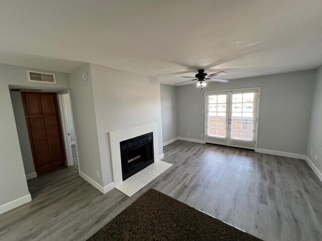 Building Photo - 5995 N 78th St