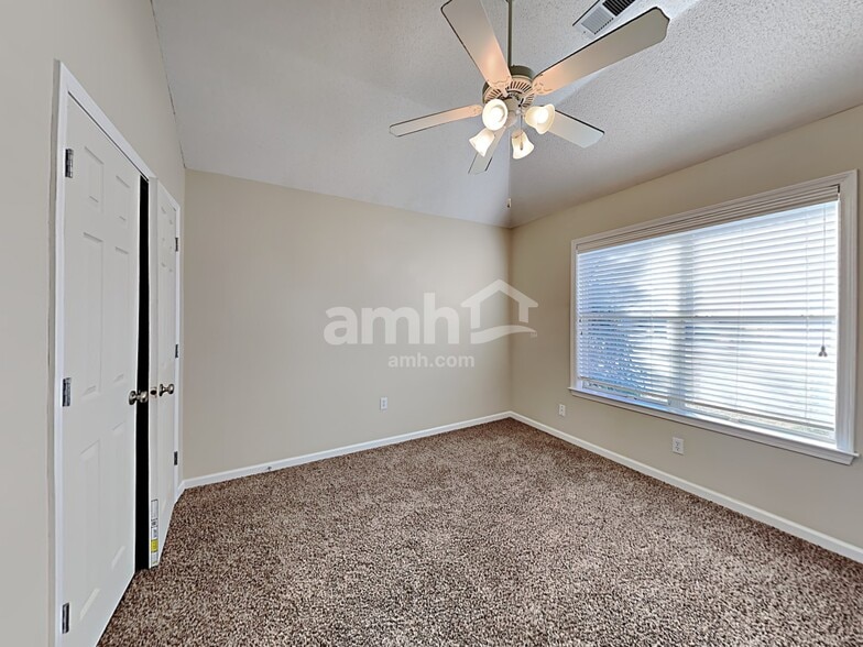 Building Photo - 7428 Acree Ln