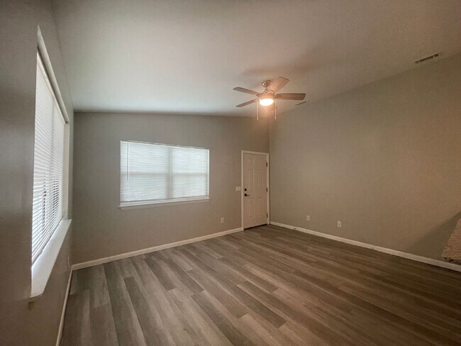Building Photo - "Charming 1-Bedroom Oasis Just Steps from Panama City Beach!"