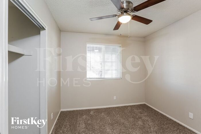 Building Photo - 8439 S 9th Pl