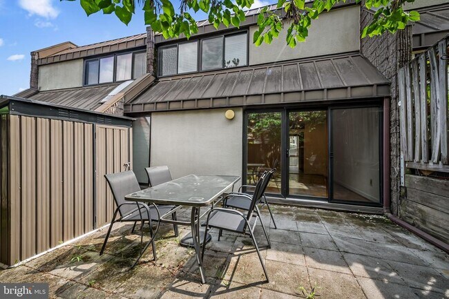 Building Photo - 2302 Wineberry Terrace