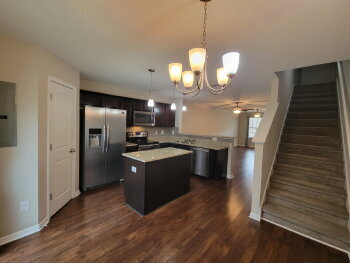 Building Photo - Spacious 2BR Townhome Close to Nashville & Local Amenities