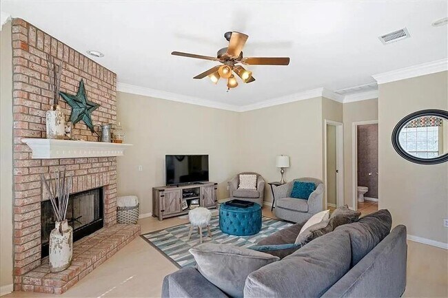 Building Photo - 1006 Oaklands Dr