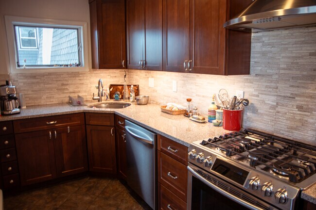 Brand New Dishwasher - 36 W Eagle St