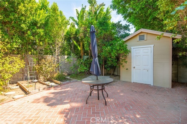 Building Photo - 4542 Collett Ave
