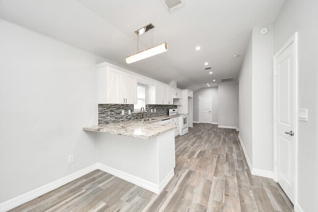 Building Photo - 6613 Morrow St