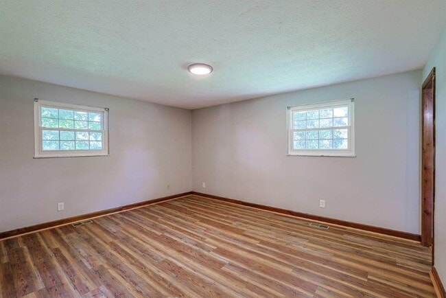 Building Photo - 8047 Bethany Rd