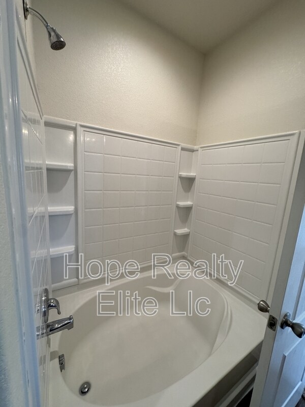 Building Photo - 6672 Kearsarge Dr