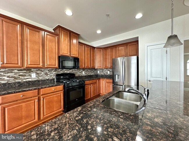 Building Photo - 7396 Brunson Cir