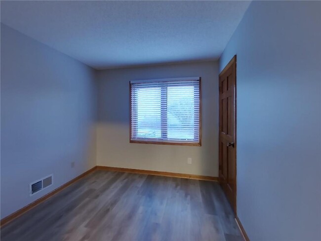 Building Photo - 956 Meadow Ave