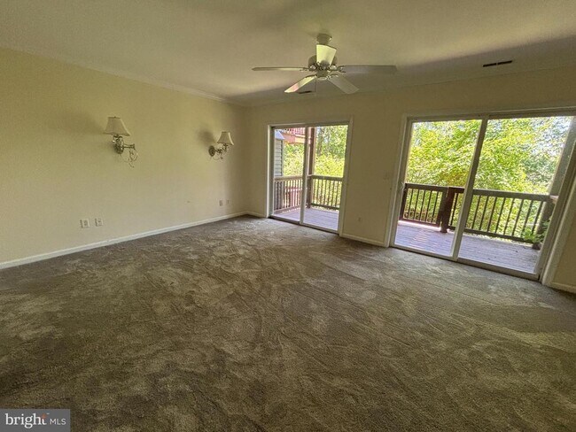 Building Photo - 113 NE Isles Dr
