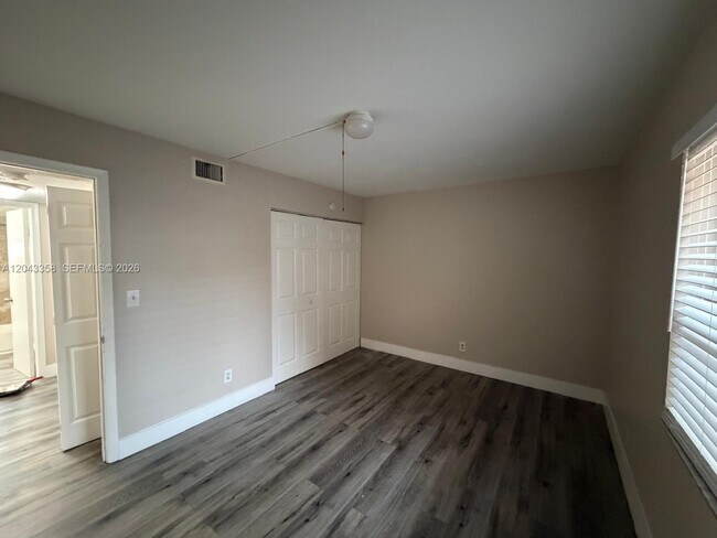 Building Photo - 3400 Foxcroft Rd