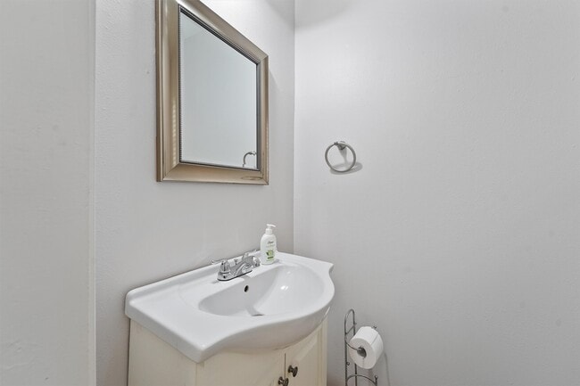 Building Photo - 20618 Fieldtree Dr