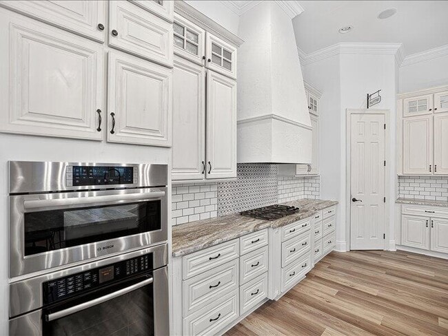 Building Photo - 3161 Club Dr