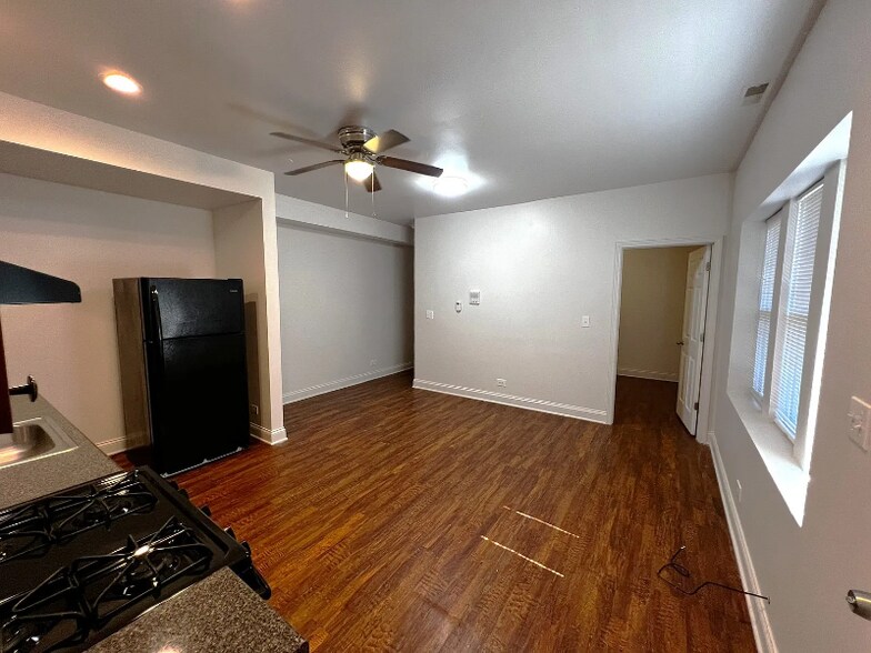 Building Photo - 8246 S Racine Ave