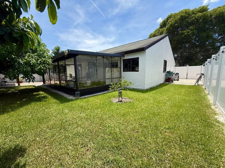 Building Photo - 7743 Elwood Dr