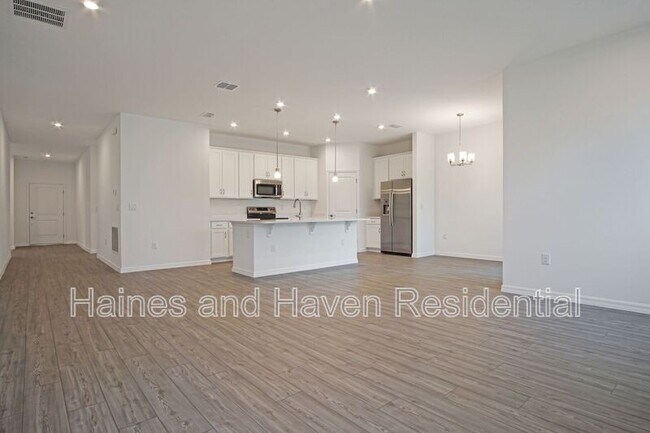 Building Photo - 1315 Normandy Dr