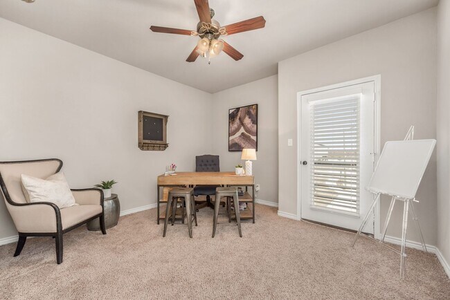 Building Photo - August Pre-Lease!! 4/4.5 in Pershing Point!