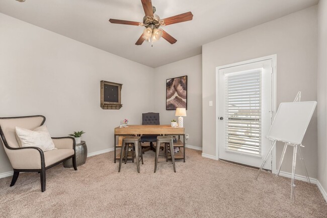 Building Photo - AUGUST PRE-LEASE!! 4/4.5 in Pershing Pointe!