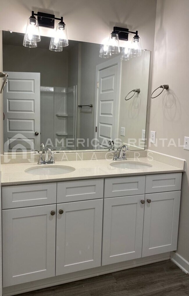 Building Photo - 210 Ridgeview Cir