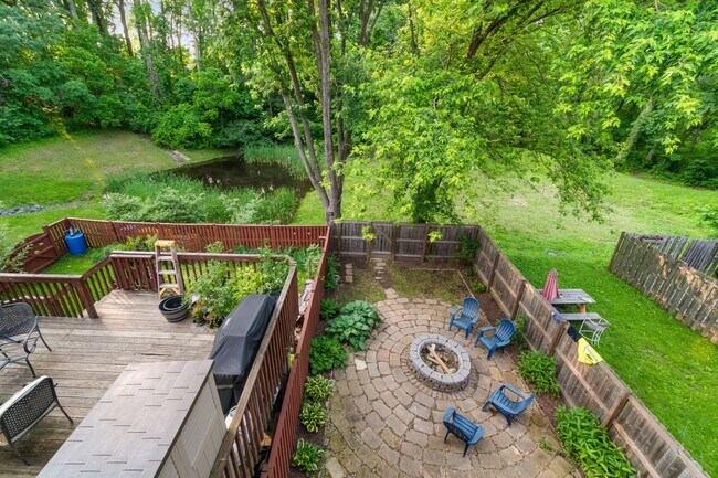 Building Photo - Broadneck Schools! Updated 3 Bedroom 3 Lev...