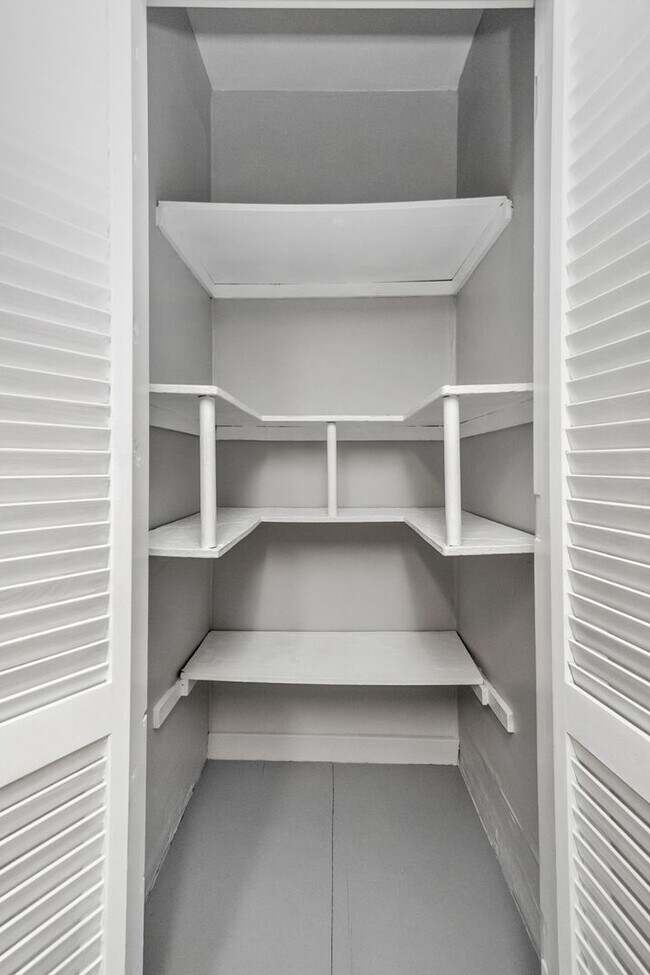 Building Photo - 1901 W Broad St