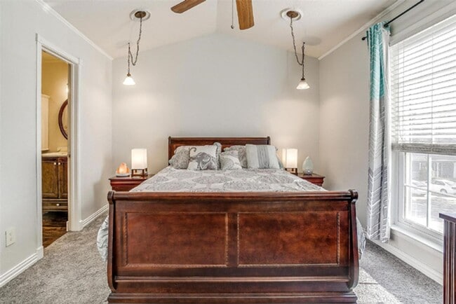Building Photo - MOVE IN SPECIAL 3rd month FREE - Lovely 2-...