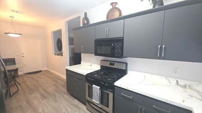 Building Photo - 3 Bedroom Furnished Condo in Spanish Palms