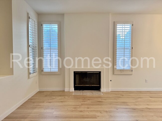 Building Photo - 12710 Via Nieve