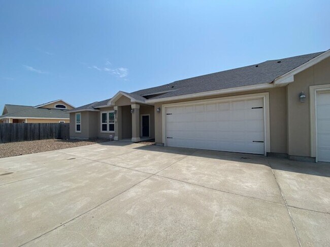 Building Photo - DCR642