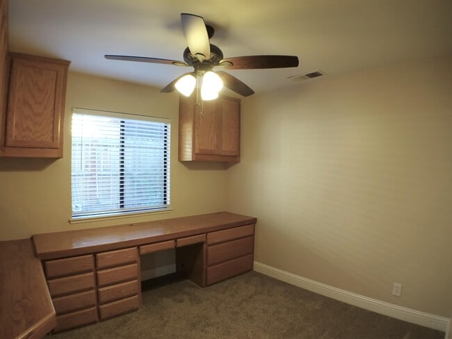 Building Photo - 3008 California Park Dr